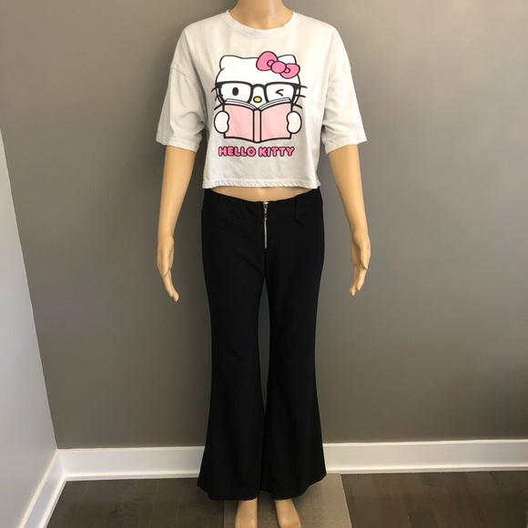 Hello Kitty Oversized Crop Top Graphic Gray T Shirt. - Picture 11 of 11